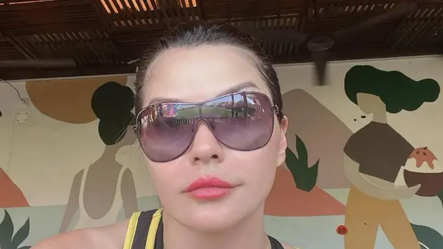 Tamara Bleszynski buktikan kecantikannya tak luntur. (credit:instagram.com/tamarableszynskiofficial)