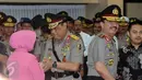 Kepala Badan Intelijen Negara Jenderal Pol Budi Gunawan (kedua kanan) usai memberi ucapan selamat pada Komjen Pol Syafruddin yang dilantik menjabat Wakapolri di Rupatama Mabes Polri, Jakarta, Sabtu (10/9). (Liputan6.com/Helmi Fithriansyah)