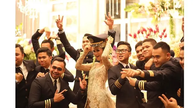 Pernah Viral, Ini 6 Potret Terbaru Pilot Sari Ardisa yang Kini Mantap Berhijab