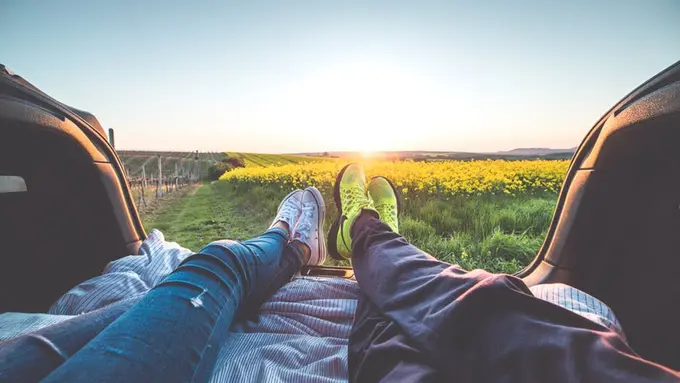 [Bintang] 3 Zodiak Ini Kalau ke Mana-mana Harus Sama Pacar