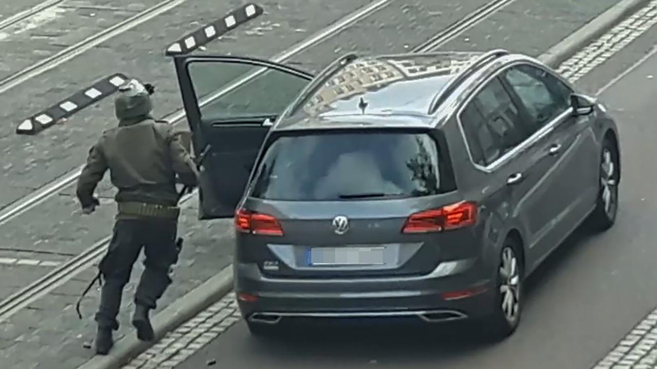 Pelaku Penembakan Sinagoge Jerman Tertangkap Kamera