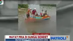 Sejumlah petugas gabungan dari Basarnas, TNI, dan Polri lalu mengevakuasi mayat tanpa identitas tersebut ke tepi sungai.