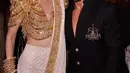 Potret Gigi bersama Shah Rukh Khan yang diunggahnya di Instagram pun sempat menghebohkan India. Acara hari ke-2 NMACC itu berlangsung mewah. Dalam upacara pembukaan itu dapat disaksikan selebritas nasional dan internasional terkenal menghiasi karpet merah untuk pameran India In Fashion. (Liputan6.com/IG/@gigihadid)