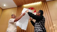Mantan anggota DPR Sugianto Sabran yang melaporkan Wakil Ketua KPK Bambang Widjojanto.