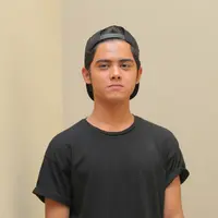 “Bulan Ramadan ini pas kebetulan ada syuting jadi bukan karena honor yang besar atau kecil, tapi saya tetap ingin berkarya saja dan ingin menghibur para masyarakat sih emangnya," kata pemain film Janji Hati. (Andy Masela/Bintang.com)