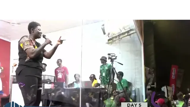 Wanita di Ghana mendapat rekor dari Guinness World Records karena menyanyi hampir 127 jam. (Dok: Youtube Ghana Broadcasting Corporation)
