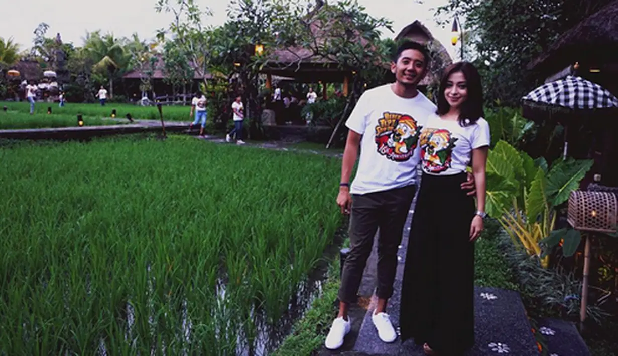 Nikita Willy dan Tutde menjalin hubungan sekitar setahun. Bahkan banyak foto-fotonya mengumbar kemesraan keduanya. (Instagram/@tutde)