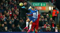 Alisson mendapat kartu merah pada laga Liverpool melawan Brighton. (dok. Premier League)