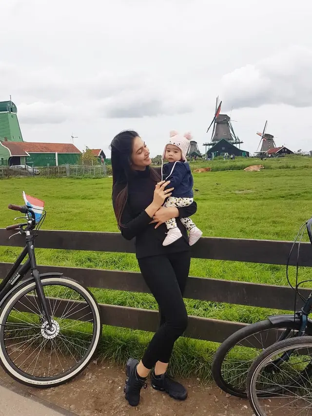 [Fimela] Nabila Syakieb dan Raqeema