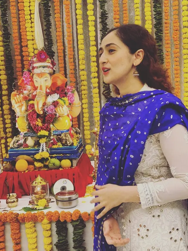 6 Potret Ruchikaa Kapoor, Wanita yang Dikabarkan Kekasih Shaheer Sheikh