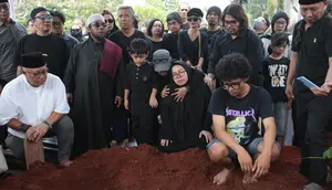Potret Pemakaman Doddy Katamsi, Isak Tangis Chika Sang Anak Pecah