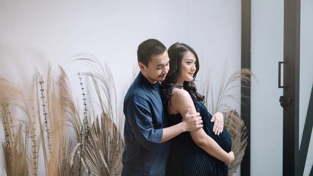 6 Gaya Anissa Aziza saat Lakukan Maternity Shoot, Penuh Kebahagian