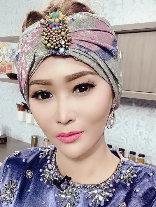 Belum lama ini, Inul mengeluhkan tentang pemasukan yang berkurang sedangkan puluhan karyawannya harus digaji. Untuk itu, ia mencari cara dengan beralih  ke bidang lain, yakni kuliner. (Instagram/inul.d)