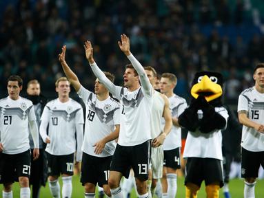 Timnas Jerman yang diisi oleh mayoritas pemain muda tampil superior pada laga persahabatan kontra Rusia di Stadion Red Bull Arena, Leipzig. Timnas Jerman menang 3-0. (AFP/Odd Andersen)