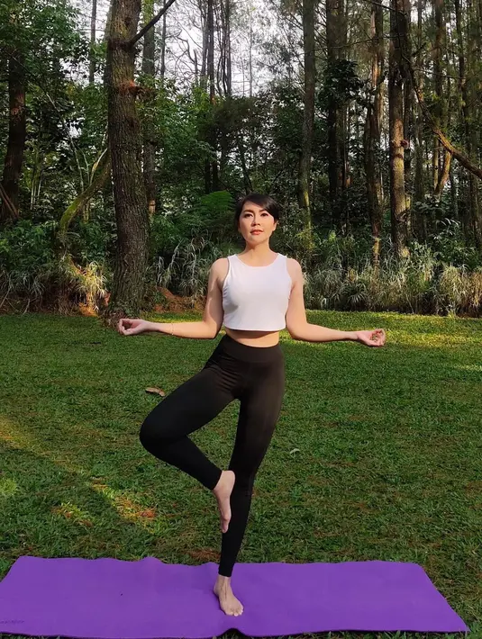 Bukan hanya itu, Tessa juga mengakui pelajaran sekolah sekarang ini berbeda dengan dirinya zaman dahulu. Jadi ia pasti mengaku tidak bisa jika diminta mengajarkannya. (Instagram/tessakaunang_tuiit)