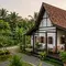 6 Desain Rumah Desa Atap Tinggi agar Udara Terasa Lebih Dingin