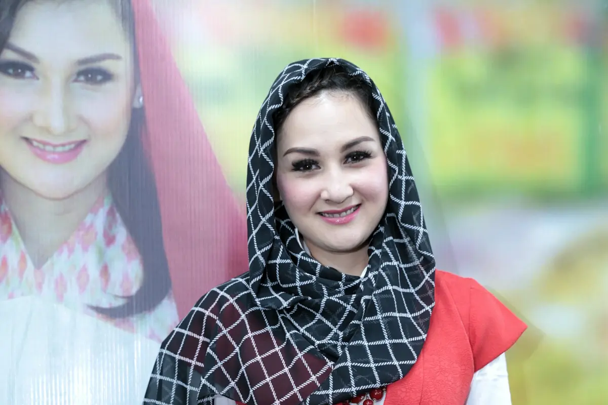 [Bintang] Mona Ratuliu