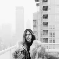 Valerie Thomas merupakan salah satu artis muda Indonesia yang melek dengan fashion. Ia kerap memadupadankan berbagai model pakaian dan sering mendapat pujian dari warganet. (Foto: instagram.com/valerieethomas)