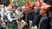 Menhut Raja Juli Serahkan SK Hutan Adat Seluas 1.175 Hektare