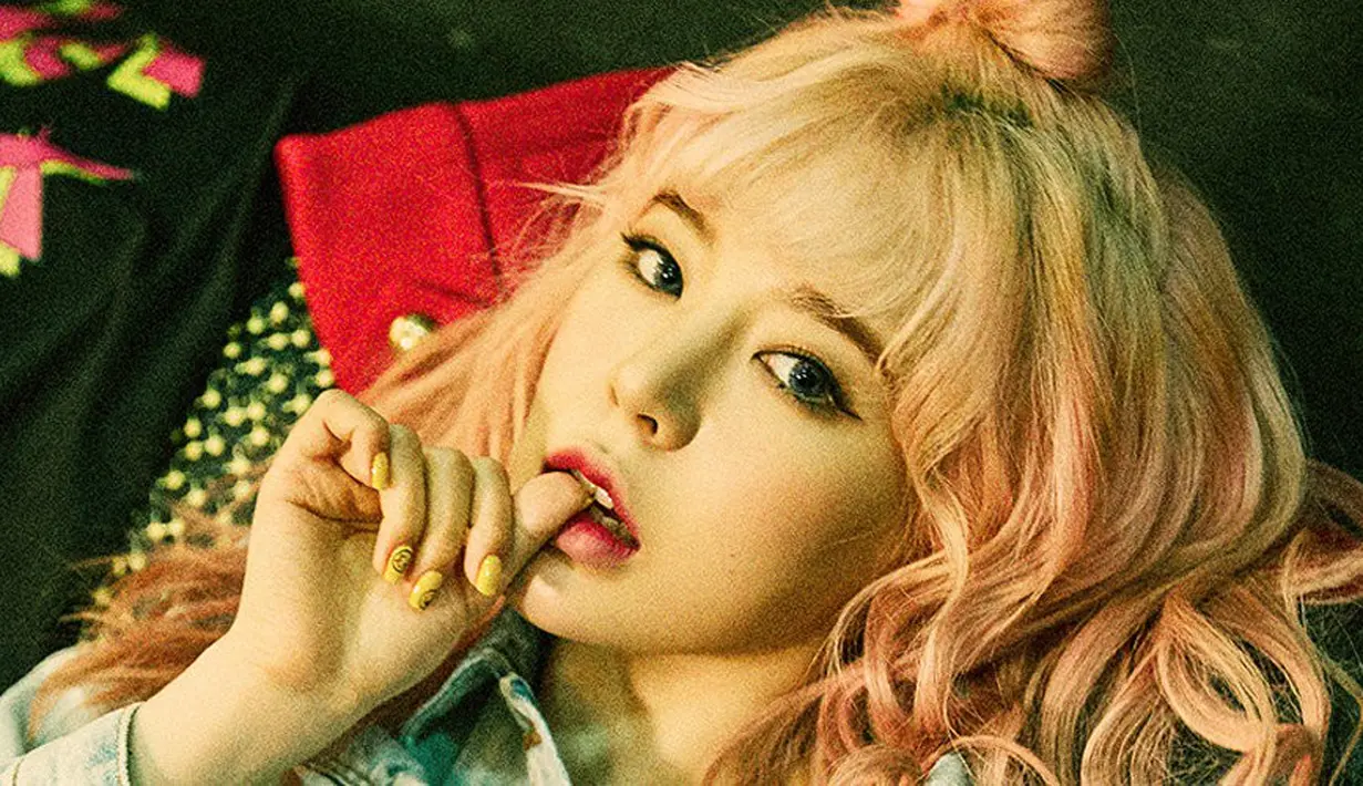 "Saat ini, aku bersasma keluargaku. Terima kasih pada semua orang di sekitarku yang sudah membuatku nyaman. Aku bahagia karena sudah diberi kesempatan menghabiskan waktu dengan keluargaku," tuturnya. (Foto: allkpop.com)