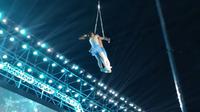 Pemain akrobat di China tewas karena jatuh saat melakukan pertunjukan udara bersama suaminya. (Douyin)