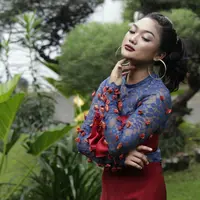 Marion sukses terlihat menawan dengan pakaian yang digunakan. Keseksian Marion Jola yang terpancar nyata membuat banyak orang yang melihatnya akan jatuh hati padanya. (KapanLagi.com/Agus Apriyanto)