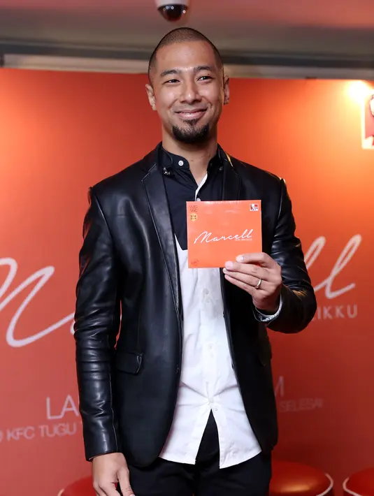 Album keenam yang baru saja Marcell rilis ini berjudul Jadi Milikku. Terdapat sepuluh lagu, 6 lagu baru dan 4 lagu cover. Terdapat beberapa kejutan dalam album ini, terutama di bagian konsep atau tema dalam lagunya. (Galih W. Satria/Bintang.com)