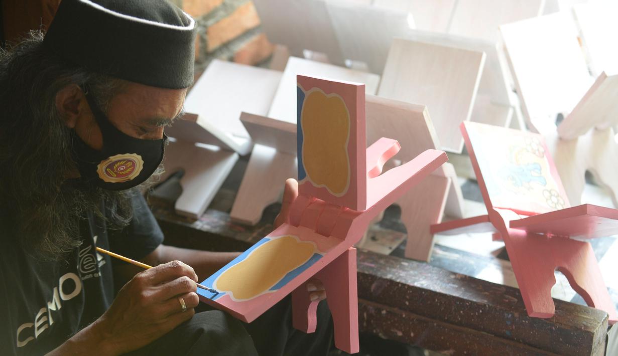 Foto Geliat Perajin Lekar Al Quran Di Masa Pandemi Bisnis Liputan6 Com