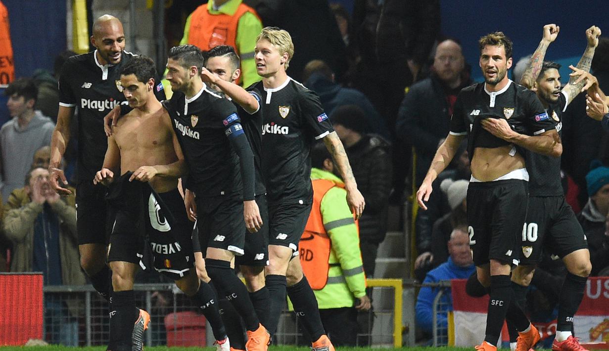 Berdasarkan hasil undian EUFA, Sevilla akan menghadapi raksasa Jerman, Bayern Munchen pada perempat final Liga Champions 2017-2018. (AFP/Oli Scarff)