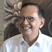 Roy Marten akui bahwa anak-anak perempuannya pernah marah saat melihat fotonya dengan seorang cewek ABG.