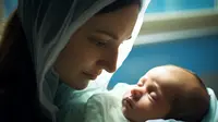 Ilustrasi ibu, bayi laki-laki, Islami, muslim. (Image By freepik)
