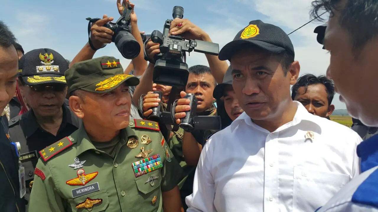 TNI Pinjamkan Barak ke Bulog untuk Gudang Sementara