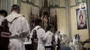 Suasana misa malam Natal di Gereja Katedral, Jakarta, Selasa (24/12/2019). Misa dipimpin oleh Romo Albertus Hani Rudi Hartoko SJ, Romo Joannes Maryana SJ, dan Romo Yusuf Edi Mulyono SJ. (Liputan6.com/Faizal Fanani)