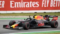 Pebalap Red Bull Max Verstappen melakukan selebrasi usai memenangkan F1 GP Jerman di Hockenheimring, Hockenheim, Minggu (28/7/2019). Ini adalah kemenangan kedua Verstappen pada persaingan F1 GP 2019. (Fabian Sommer/dpa via AP)