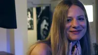 Si Cantik Clara, Adik Perempuan Valentino Rossi yang Bersuara Merdu