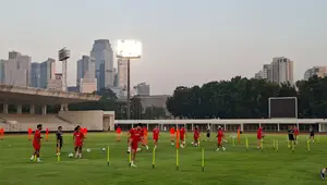 Suasana latihan Timnas Indonesia di Stadion Madya GBK, Jakarta, Minggu (7/6/2026). (Bola.com/Hery Kurniawan)