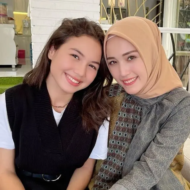 6 Potret Kebersamaan Saskia Chadwick dan Adelia Pasha, Bak Kakak Adik