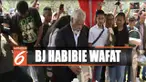 Di pusara Habibie, Xanana berdoa memberikan penghormatan dan menaburkan bunga. Kedekatan keduanya membuat duka mendalam dirasakan tokoh kemerdekaan Timor Leste itu.