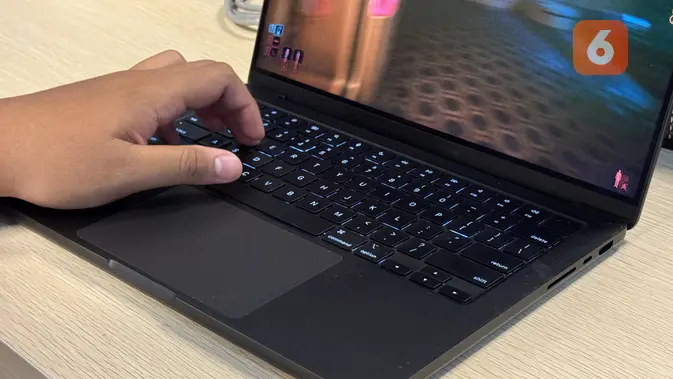  Ultimate Edition di MacBook Pro. (Liputan6.com/ Yuslianson)</p>