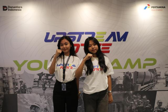 Regieta Elsaneda dan Kayla Fatimatuzzahra dari Sekolah Vokasi IPB University di acara Grand Final dan Awarding Upstream Force 2025.