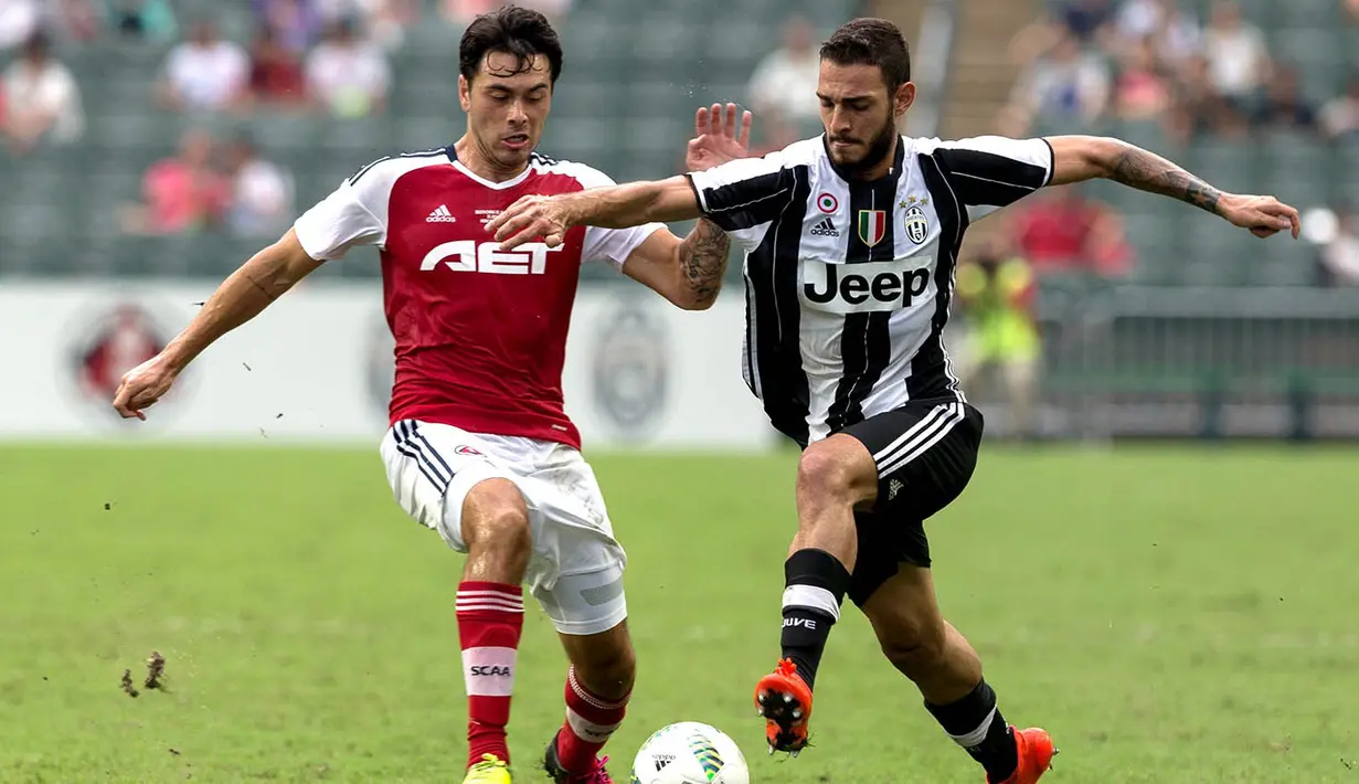5. Grigoris Kastanos, Sunday Express melaporkan jika MU berencana mendatangkan pemain 18 tahun ini dari Juventus. Gelandang asal Siprus tersebut gaya bermainnya disukai oleh manajer Setan Merah, Jose Mourinho. (EPA/Jerome Favre)