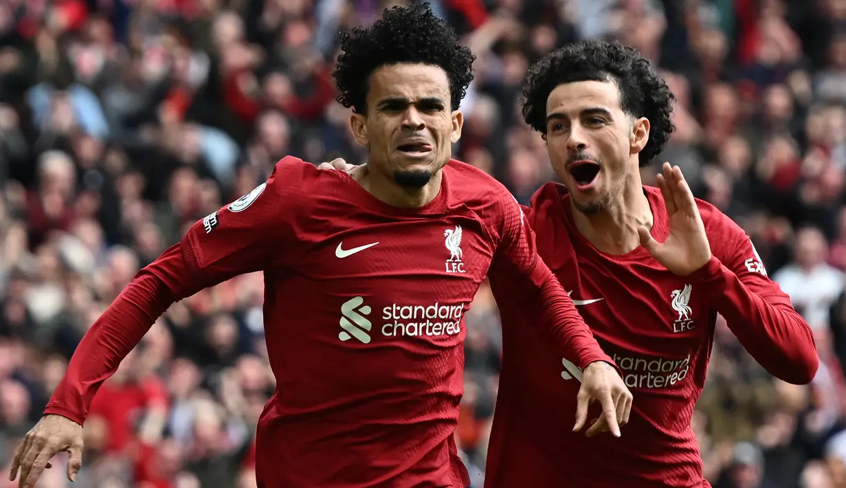 Liverpool memulai pertandingan dengan sangat bagus. Curtis Jones (kanan) berhasil mencetak gol cepat pada menit ke-3 dan Luis Diaz dua menit setelahnya. (AFP/Paul Ellis)