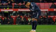 Ekspresi Kylian Mbappe dalam laga Liga Spanyol antara Girona vs Real Madrid, Senin (1/12/2025). (AP Photo/Joan Monfort)