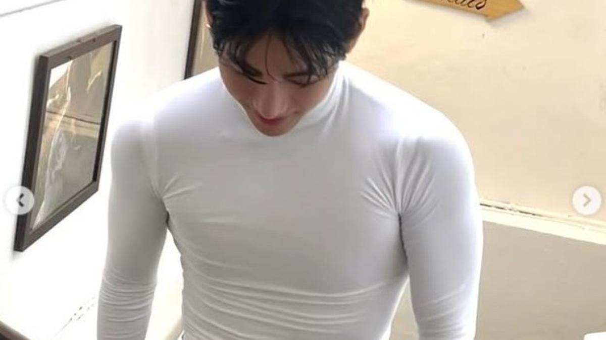 Jalan-jalan di Paris Pakai Kaus Putih, Tubuh Ramping dan Atletis V BTS Bikin Fans Takjub