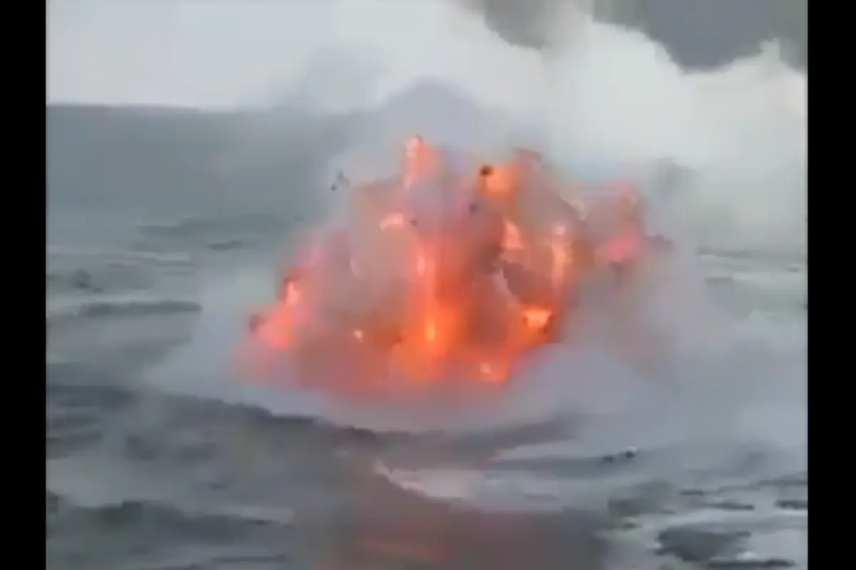 Video Api Keluar dari Dalam Laut Ini Hebohkan Netizen!
