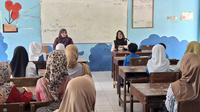 Eri Agustin bersama Ketua DPRD Gunungkidul menghadiri pertemuan bersama orang tua siswa, Kegiatan ini menjadi ajang penyampaian aspirasi terkait kesenjangan pendidikan dan kebijakan pendidikan terhadap masyarakat kurang mampu.
