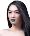 Angel Karamoy selalu berhasil menarik perhatian, terlebih karena paras cantiknya. Dalam sebuah pemotretan tampak artis cantik ini memakai lipstik dengan warna yang tidak biasa yaitu warna hijau. (via instagram/@realangelkaramoy)