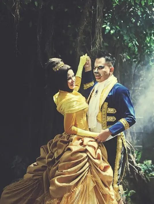 "Konsepnya Beauty and The Beast. Karena memang Angel sejak dulu menyukai karakter Belle. Dan saya ingin membahagiakan Angel dengan mewujudkan keinginannya," ungkap Vicky di Jakarta akhir pekan lalu dilansir dari Liputan6. (Instagram/wedding_and_indo)