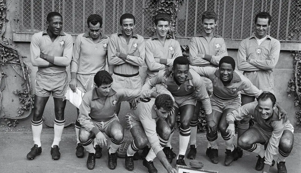 Pele juga masih memegang rekor sebagai pencetak hattrick termuda di ajang Piala Dunia. Momen itu dibuatnya saat Brasil menang 5-2 atas Prancis pada laga semifinal Piala Dunia 1958 (24/6/1958). Saat itu Pele baru berusia 17 tahun dan 245 hari. (AFP)