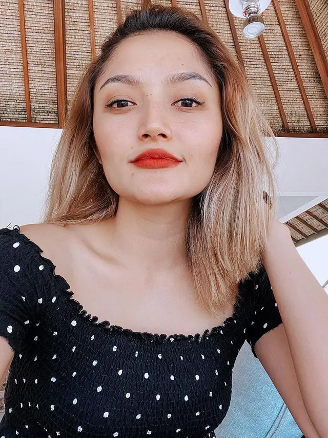 Semakin Memesona, 6 Potret Pedangdut Cantik dengan Rambut Pirang